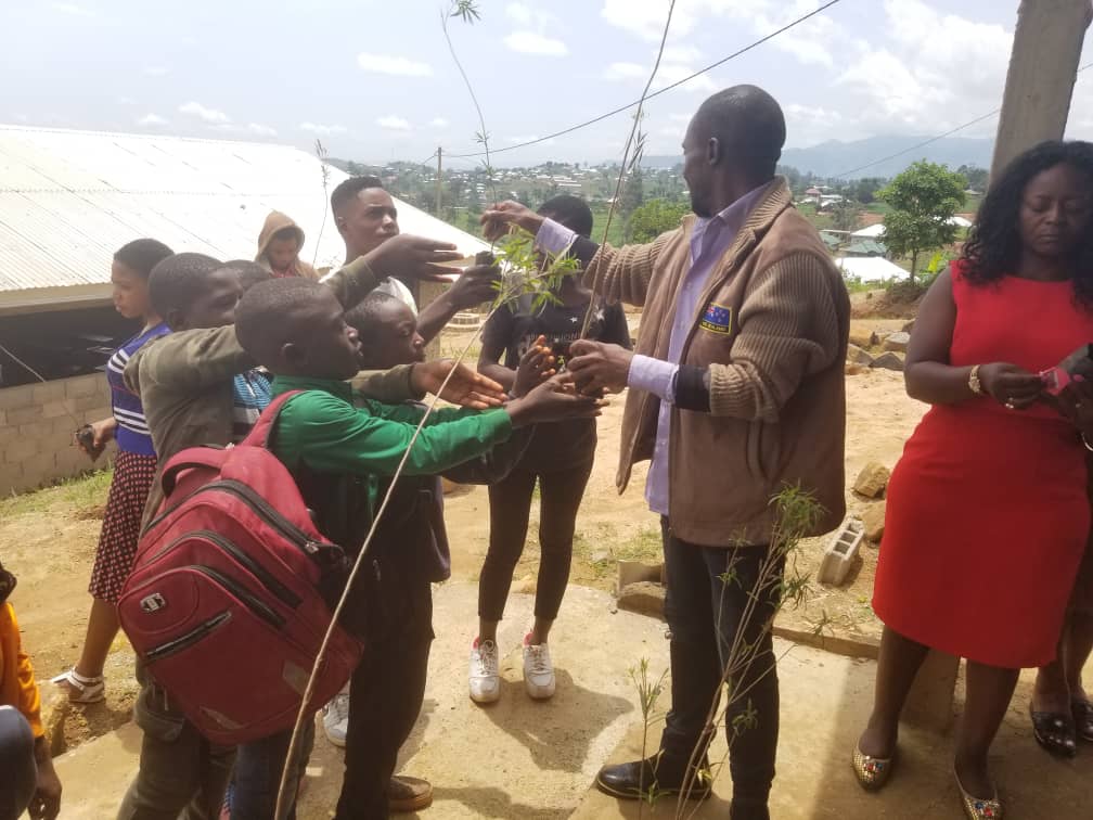 Twinkle-Stars Holiday Camp: Motivation and Guidance for Youth in Cameroon